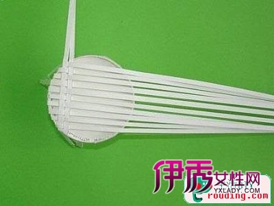用一次性纸杯制作创意藤椅... img5.yxlady.com 宽400x300高