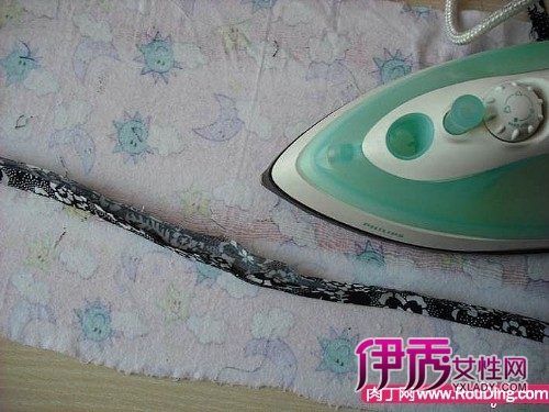 旧光盘变身可爱纸巾盒; 废旧光盘的利用光盘纸抽盒的做法-制作花边图片