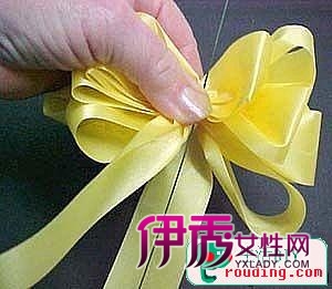 如何做花型蝴蝶结-礼物包装的蝴蝶结做法_创意