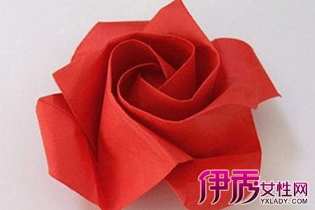 玫瑰花折纸方法介绍 几个简单步骤教你折出爱心玫瑰花