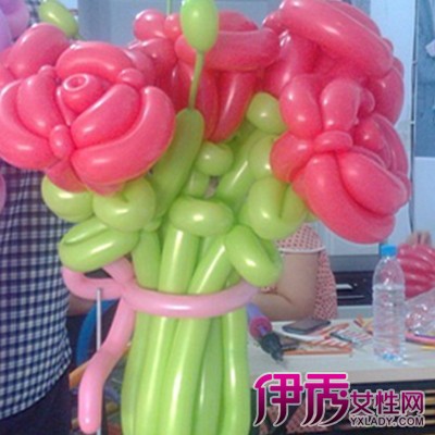 【图】欣赏长气球花朵造型图解 教你轻松制作出漂亮的的气球花