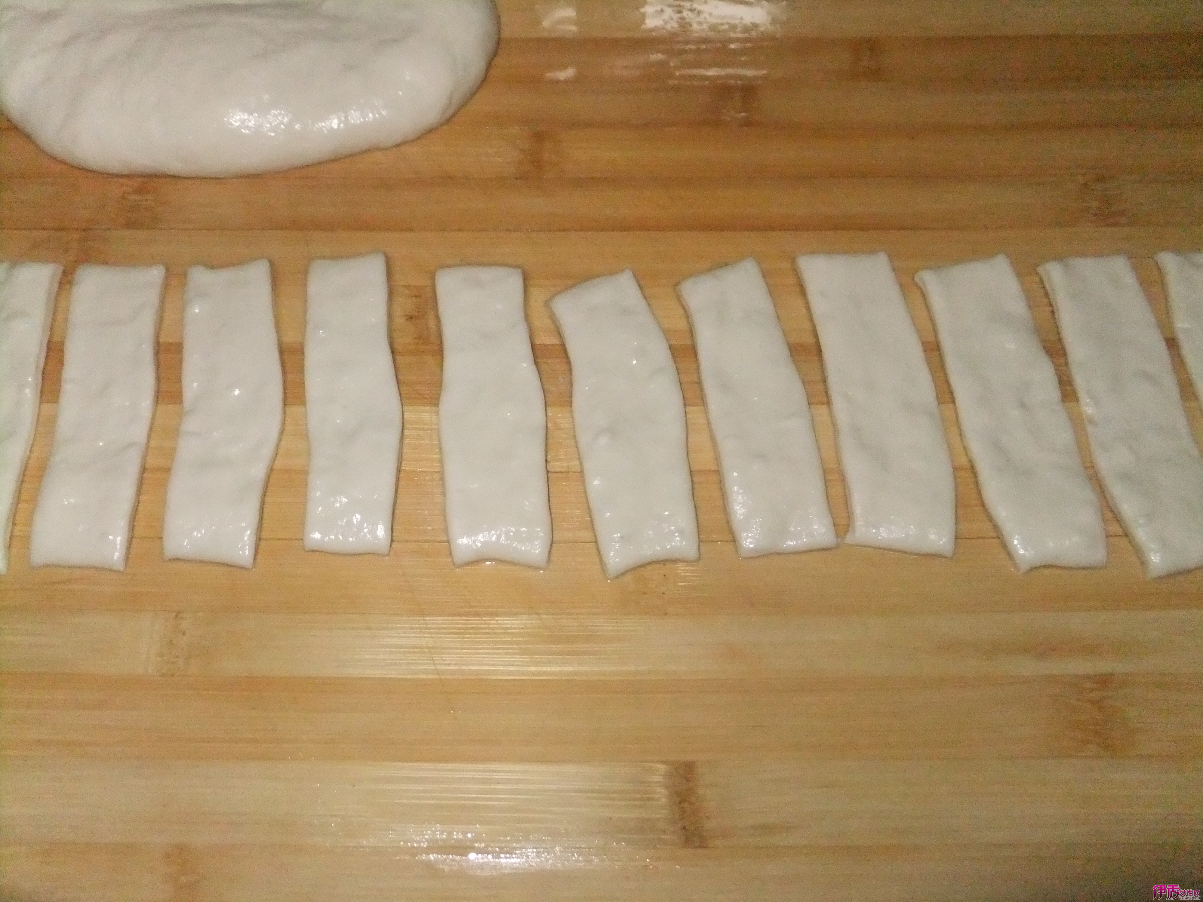 【图】口感松脆油条的做法 油条的制作方法(2)_饮食文化_美食-伊秀生活网|yxlady.com