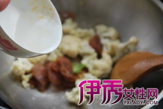 【图】花菜的做法 正宗的川味美食麻辣香肠炒