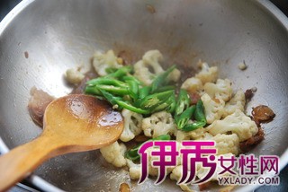 【图】花菜的做法 正宗的川味美食麻辣香肠炒