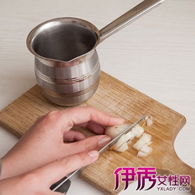 【切洋葱不举报】【图】切邮件不流泪怎么食品安全洋葱流泪图片
