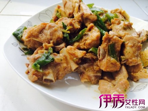 【青椒炒排骨的家常做法】【图】青椒炒排骨的