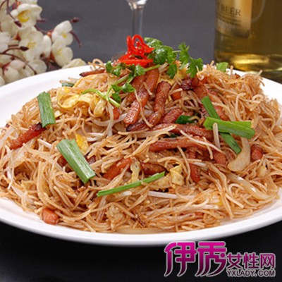 炒米线,是米线的一种食法,既可作主食,又可佐酒下饭.属于云南小吃.