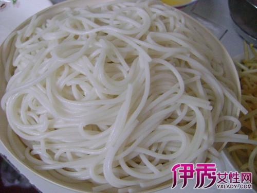 【细米粉】【图】细米粉怎么做才好吃? 3种简单做法3个风味(2)_伊秀美食|yxlady.com