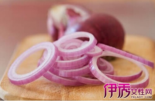 【洋葱的切法图片】【图】洋葱的切法图片展示 切洋葱不流眼泪的小窍门(3)_伊秀美食|yxlady.com