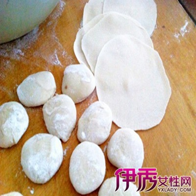 【饺子皮的配方】【图】美味饺子皮的配方 教