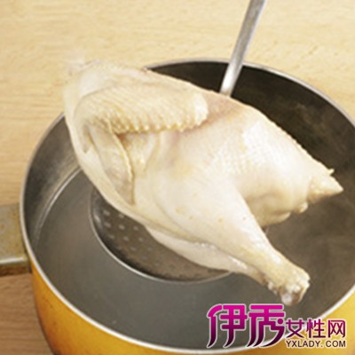 【电饭锅制作白切鸡】【图】怎样用电饭锅制作