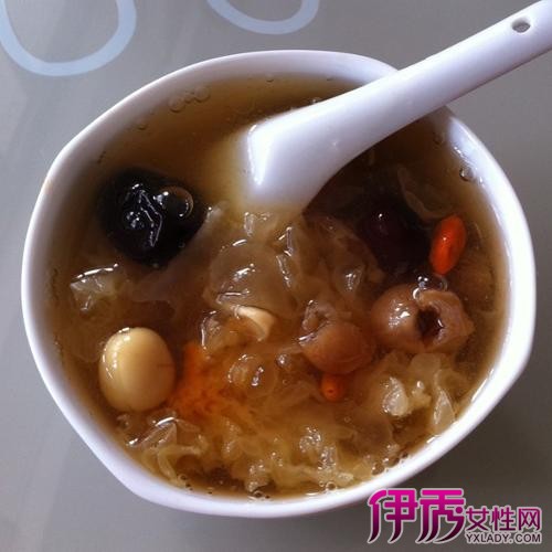 【红枣莲子银耳汤功效】【图】红枣莲子银耳汤