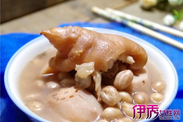 【花生莲藕猪脚汤的功效】【图】花生莲藕猪脚汤的功效有什么? 2种猪脚的家常做法(3)_伊秀美食|yxlady.com