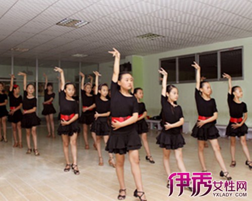 拉丁舞伦巴基本步教学|life.yxlady.com-伊秀生活小常识