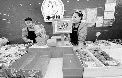 杭州龙头企业工人脚踩桃肉问题蜜饯已全国下架