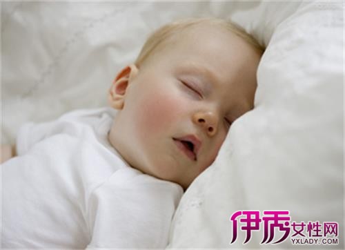 足五个月宝宝发育标准|life.yxlady.com