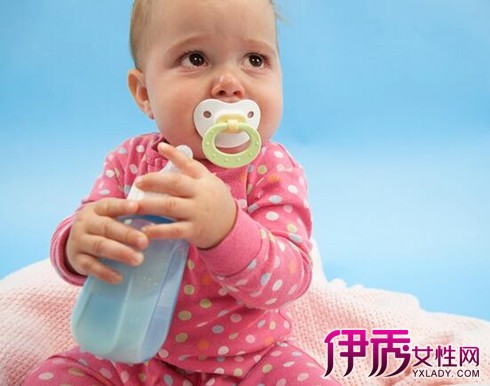 喝奶粉的宝宝一天要喝多少水|life.yxlady.com