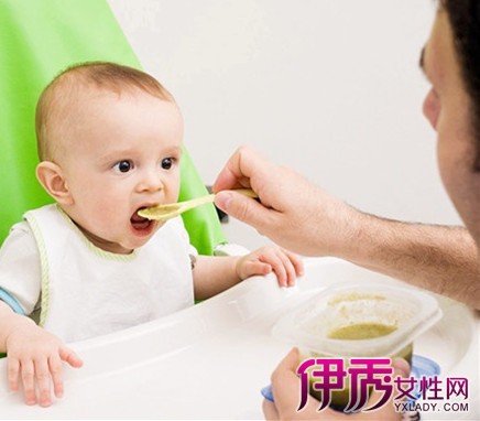 小孩几个月可以吃辅食|life.yxlady.com