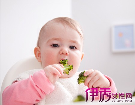 四个月大的宝宝怎样添加辅食?|life.yxlady.com