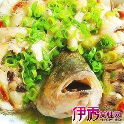 清蒸鲈鱼的做法 最正宗的做法|life.yxlady.com