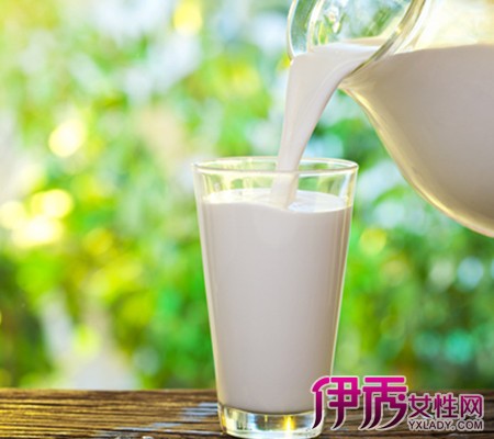【图】睡前喝牛奶好?三益处让你了解睡前喝牛奶的方面意式芝香培根焗饭图片