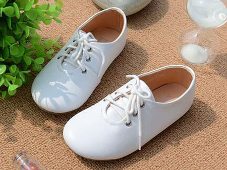 【生活小窍门】百搭小白鞋容易脏怎么办 教你