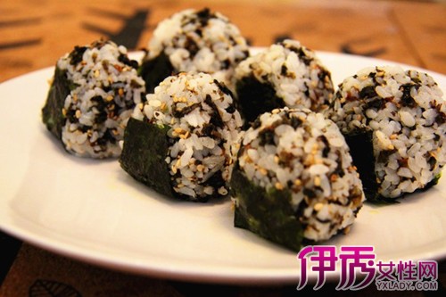 【日本饭团的做法】【图】介绍日本饭团的做法